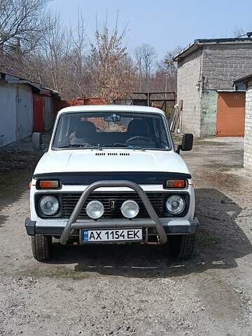 Белый ВАЗ 2121 Нива, объемом двигателя 1.69 л и пробегом 132 тыс. км за 3500 $, фото 1 на Automoto.ua