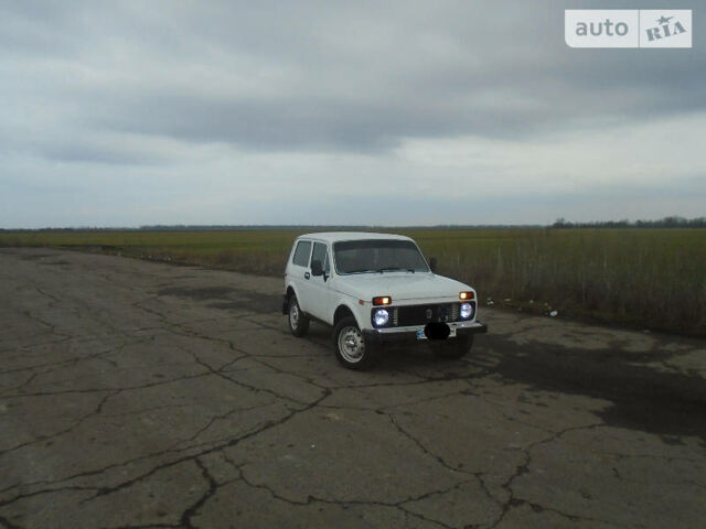 Белый ВАЗ 2121 Нива, объемом двигателя 1.7 л и пробегом 30 тыс. км за 1800 $, фото 1 на Automoto.ua