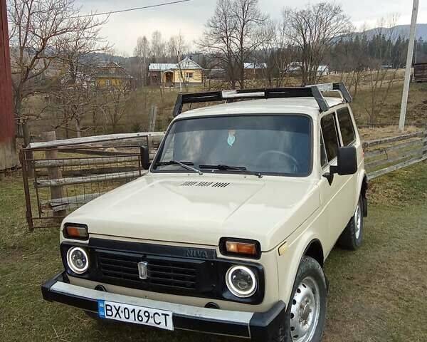 Бежевий ВАЗ 2121 Нива, об'ємом двигуна 1.6 л та пробігом 200 тис. км за 2800 $, фото 1 на Automoto.ua