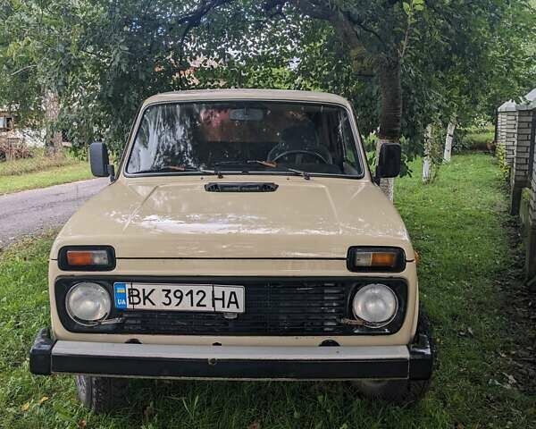 Бежевый ВАЗ 2121 Нива, объемом двигателя 1.59 л и пробегом 102 тыс. км за 3500 $, фото 1 на Automoto.ua