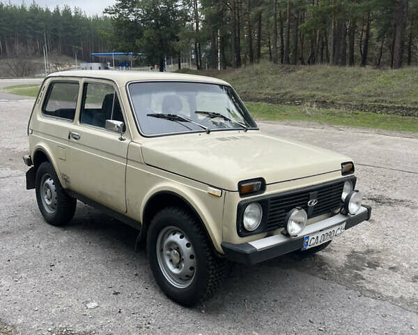 Бежевий ВАЗ 2121 Нива, об'ємом двигуна 1.6 л та пробігом 153 тис. км за 2200 $, фото 1 на Automoto.ua