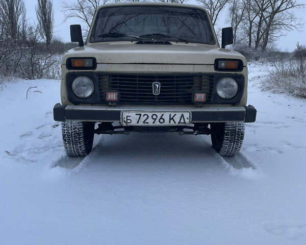 Бежевий ВАЗ 2121 Нива, об'ємом двигуна 1.6 л та пробігом 60 тис. км за 2800 $, фото 1 на Automoto.ua
