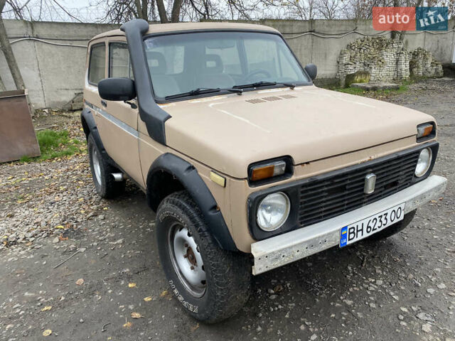 Бежевый ВАЗ 2121 Нива, объемом двигателя 1.57 л и пробегом 300 тыс. км за 1400 $, фото 1 на Automoto.ua