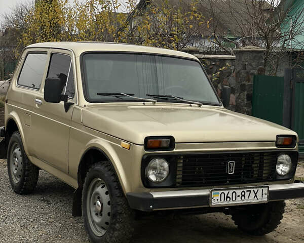 Бежевый ВАЗ 2121 Нива, объемом двигателя 1.6 л и пробегом 60 тыс. км за 2300 $, фото 1 на Automoto.ua