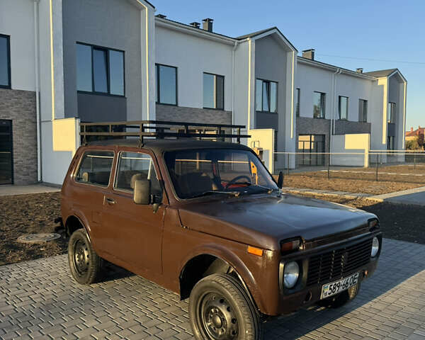 Коричневий ВАЗ 2121 Нива, об'ємом двигуна 1.6 л та пробігом 200 тис. км за 1000 $, фото 1 на Automoto.ua