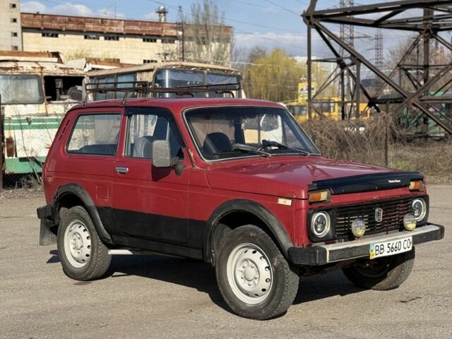 Красный ВАЗ 2121, объемом двигателя 1.7 л и пробегом 100 тыс. км за 1200 $, фото 1 на Automoto.ua