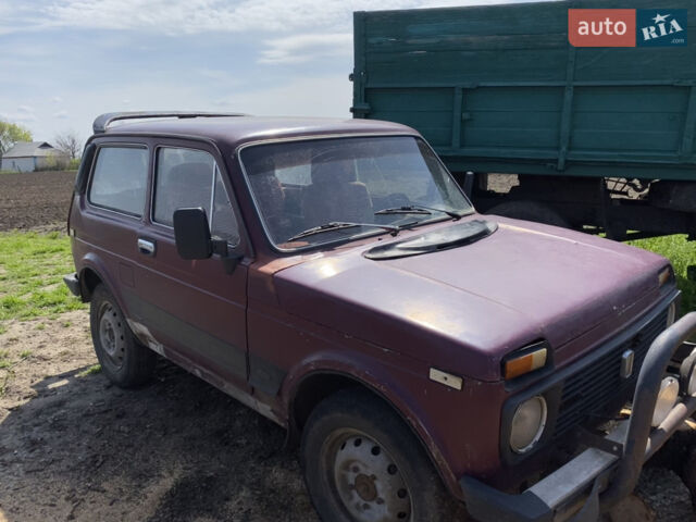 Красный ВАЗ 2121 Нива, объемом двигателя 1.6 л и пробегом 200 тыс. км за 1500 $, фото 1 на Automoto.ua