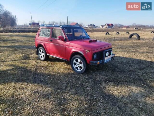Красный ВАЗ 2121 Нива, объемом двигателя 1.6 л и пробегом 150 тыс. км за 1500 $, фото 1 на Automoto.ua