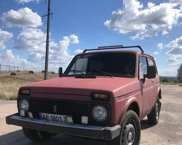 Красный ВАЗ 2121 Нива, объемом двигателя 1.6 л и пробегом 123 тыс. км за 1300 $, фото 1 на Automoto.ua