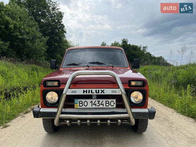 Красный ВАЗ 2121 Нива, объемом двигателя 1.56 л и пробегом 98 тыс. км за 2100 $, фото 1 на Automoto.ua