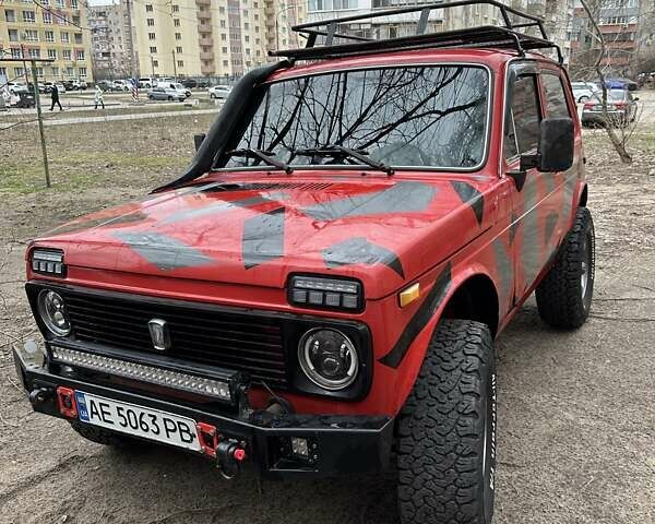 Красный ВАЗ 2121 Нива, объемом двигателя 1.6 л и пробегом 100 тыс. км за 4500 $, фото 1 на Automoto.ua