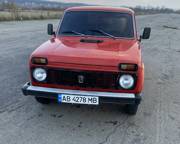 Красный ВАЗ 2121 Нива, объемом двигателя 1.57 л и пробегом 72 тыс. км за 2400 $, фото 1 на Automoto.ua