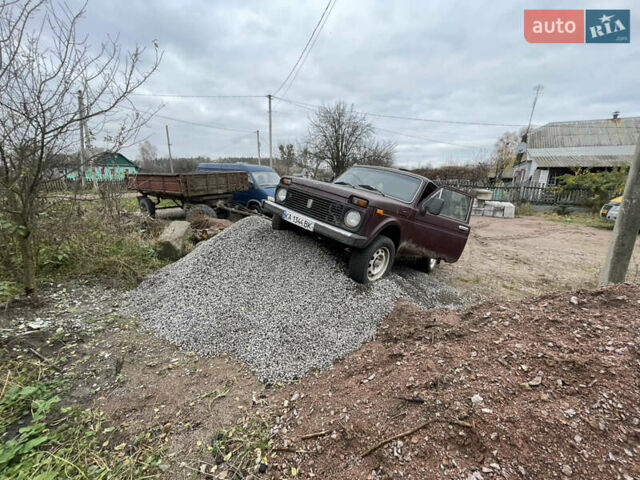 Красный ВАЗ 2121 Нива, объемом двигателя 1.57 л и пробегом 250 тыс. км за 1300 $, фото 1 на Automoto.ua