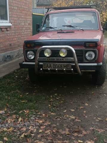 Красный ВАЗ 2121 Нива, объемом двигателя 1.6 л и пробегом 25 тыс. км за 3500 $, фото 1 на Automoto.ua