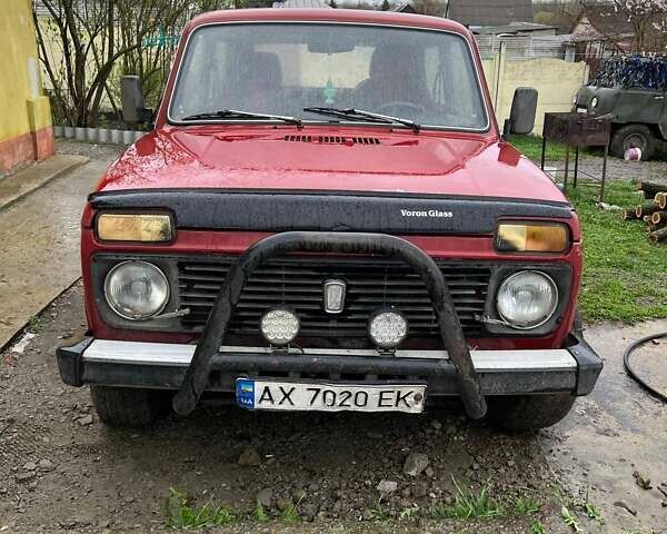 Красный ВАЗ 2121 Нива, объемом двигателя 1.6 л и пробегом 100 тыс. км за 2497 $, фото 1 на Automoto.ua