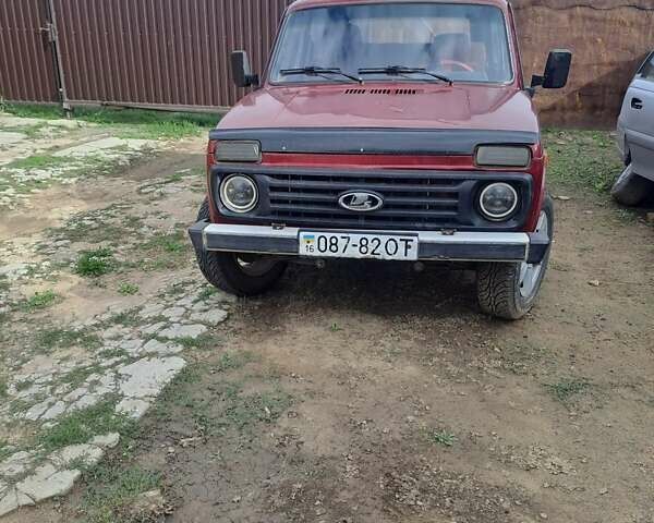 Красный ВАЗ 2121 Нива, объемом двигателя 1.6 л и пробегом 300 тыс. км за 2500 $, фото 1 на Automoto.ua