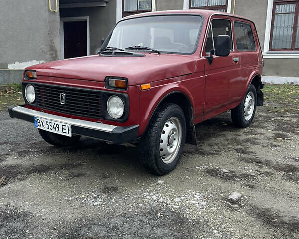Красный ВАЗ 2121 Нива, объемом двигателя 1.6 л и пробегом 147 тыс. км за 3200 $, фото 1 на Automoto.ua