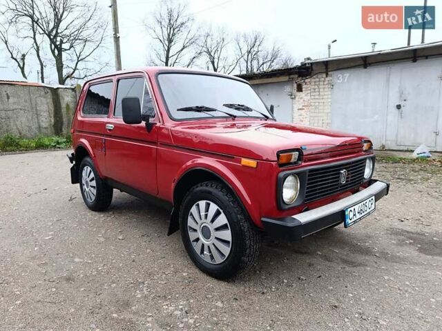 Красный ВАЗ 2121 Нива, объемом двигателя 1.6 л и пробегом 162 тыс. км за 2699 $, фото 1 на Automoto.ua