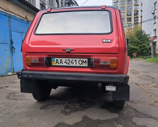 Красный ВАЗ 2121 Нива, объемом двигателя 1.6 л и пробегом 100 тыс. км за 2200 $, фото 1 на Automoto.ua