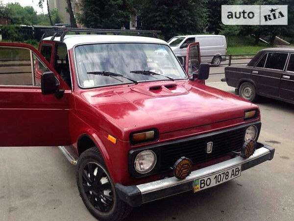 Красный ВАЗ 2121 Нива, объемом двигателя 1.6 л и пробегом 20 тыс. км за 2500 $, фото 1 на Automoto.ua