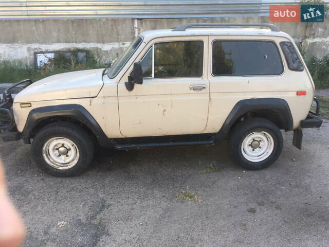 ВАЗ 2121 Нива, об'ємом двигуна 1.6 л та пробігом 200 тис. км за 2000 $, фото 1 на Automoto.ua