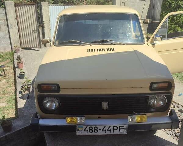 Желтый ВАЗ 2121 Нива, объемом двигателя 0 л и пробегом 225 тыс. км за 2000 $, фото 1 на Automoto.ua