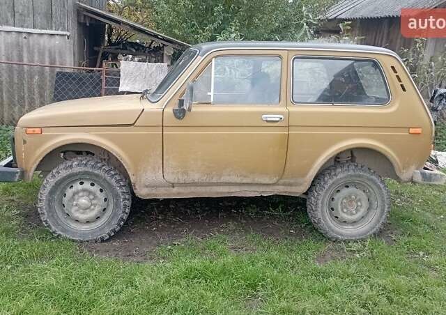 Желтый ВАЗ 2121 Нива, объемом двигателя 1.6 л и пробегом 200 тыс. км за 2100 $, фото 1 на Automoto.ua