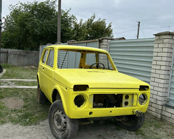 Желтый ВАЗ 2121 Нива, объемом двигателя 1.6 л и пробегом 111 тыс. км за 800 $, фото 1 на Automoto.ua