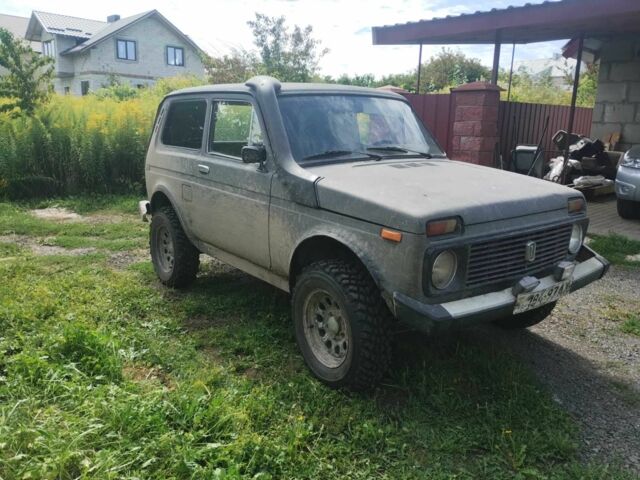 Зелений ВАЗ 2121, об'ємом двигуна 1.6 л та пробігом 1000 тис. км за 1600 $, фото 1 на Automoto.ua