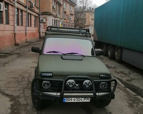 Зеленый ВАЗ 2121 Нива, объемом двигателя 1.6 л и пробегом 500 тыс. км за 5000 $, фото 1 на Automoto.ua