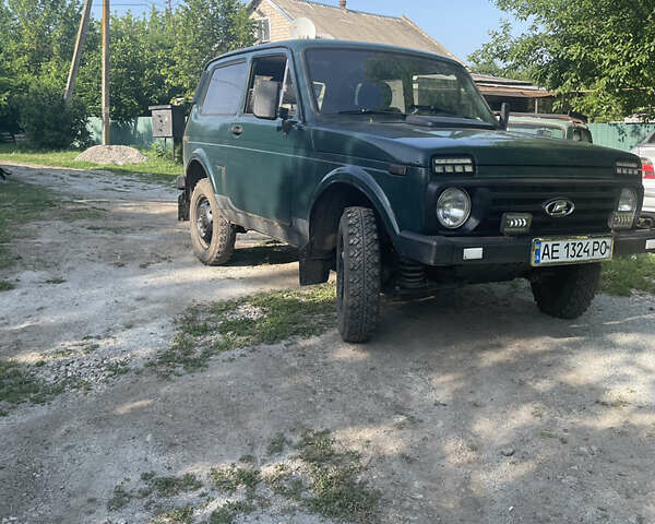 Зеленый ВАЗ 2121 Нива, объемом двигателя 1.6 л и пробегом 150 тыс. км за 2400 $, фото 1 на Automoto.ua
