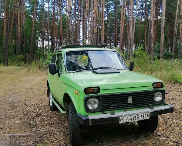 Зелений ВАЗ 2121 Нива, об'ємом двигуна 1.5 л та пробігом 200 тис. км за 2000 $, фото 1 на Automoto.ua