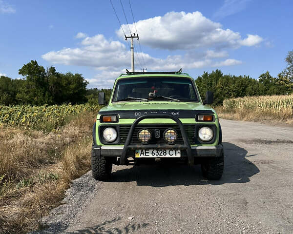 Зеленый ВАЗ 2121 Нива, объемом двигателя 1.57 л и пробегом 100 тыс. км за 2500 $, фото 1 на Automoto.ua