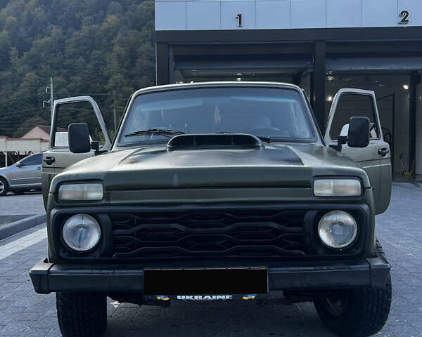 Зеленый ВАЗ 2121 Нива, объемом двигателя 1.6 л и пробегом 100 тыс. км за 3000 $, фото 1 на Automoto.ua