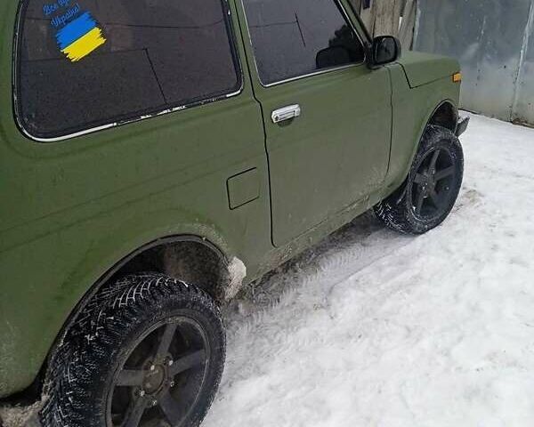 Зеленый ВАЗ 2121 Нива, объемом двигателя 1.57 л и пробегом 333 тыс. км за 2700 $, фото 1 на Automoto.ua