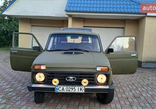 Зеленый ВАЗ 2121 Нива, объемом двигателя 1.6 л и пробегом 70 тыс. км за 3800 $, фото 1 на Automoto.ua