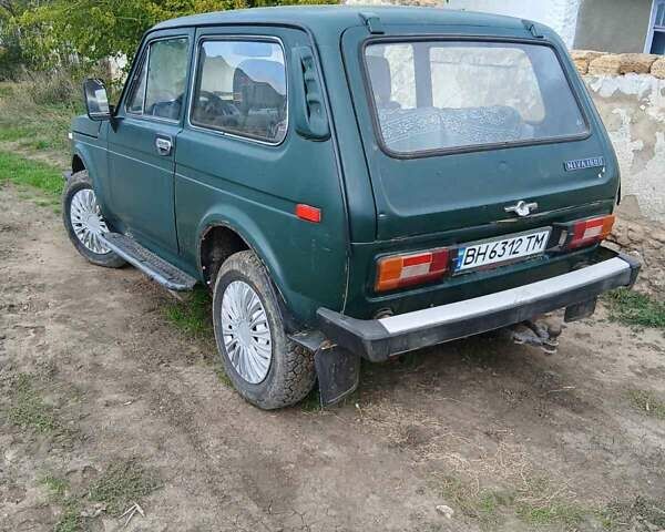 Зеленый ВАЗ 2121 Нива, объемом двигателя 1.6 л и пробегом 250 тыс. км за 2000 $, фото 1 на Automoto.ua