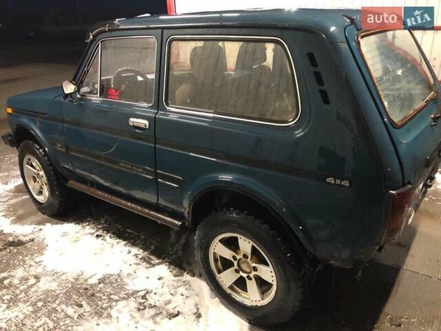 Зеленый ВАЗ 2121 Нива, объемом двигателя 1.7 л и пробегом 300 тыс. км за 1600 $, фото 1 на Automoto.ua