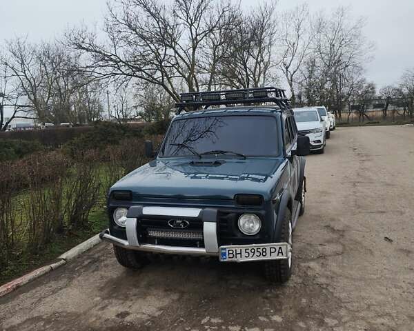 Зеленый ВАЗ 2121 Нива, объемом двигателя 1.67 л и пробегом 180 тыс. км за 3500 $, фото 1 на Automoto.ua