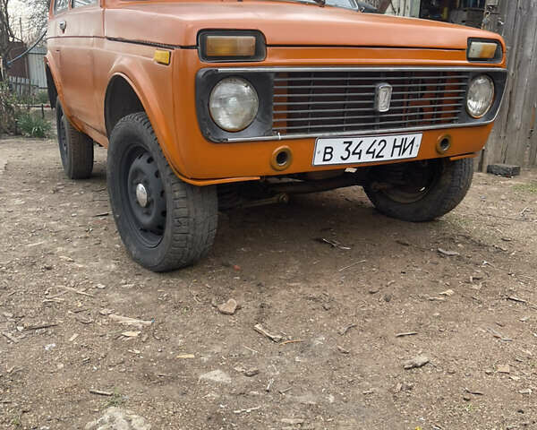 Помаранчевий ВАЗ 2121 Нива, об'ємом двигуна 1.6 л та пробігом 100 тис. км за 1500 $, фото 1 на Automoto.ua