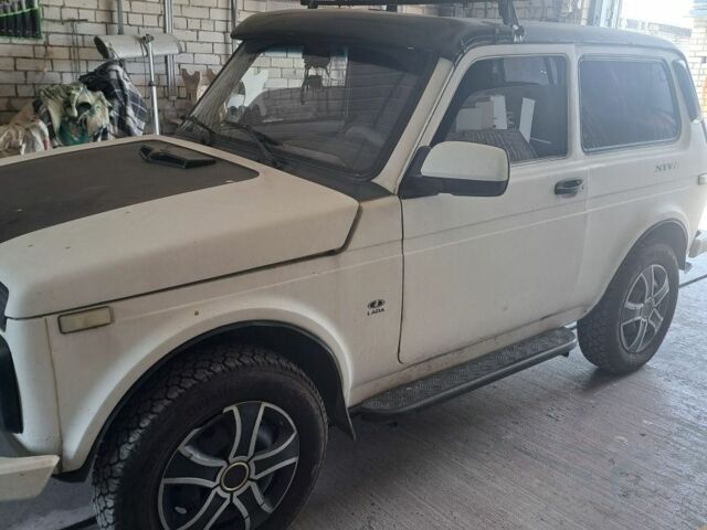 Белый ВАЗ 21213 Niva, объемом двигателя 1.7 л и пробегом 97 тыс. км за 2000 $, фото 1 на Automoto.ua