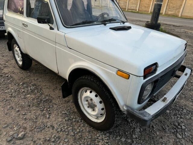 Белый ВАЗ 21213 Niva, объемом двигателя 1.7 л и пробегом 250 тыс. км за 1450 $, фото 1 на Automoto.ua