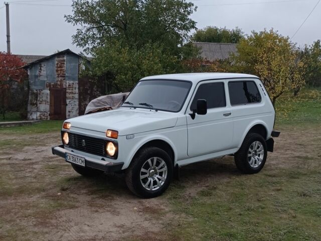 Белый ВАЗ 21213 Niva, объемом двигателя 1.7 л и пробегом 290 тыс. км за 3500 $, фото 1 на Automoto.ua