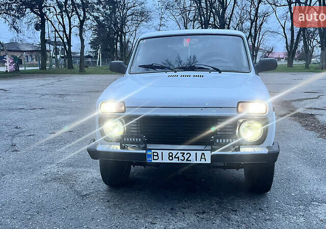 Білий ВАЗ 21213 Niva, об'ємом двигуна 1.7 л та пробігом 107 тис. км за 1800 $, фото 1 на Automoto.ua