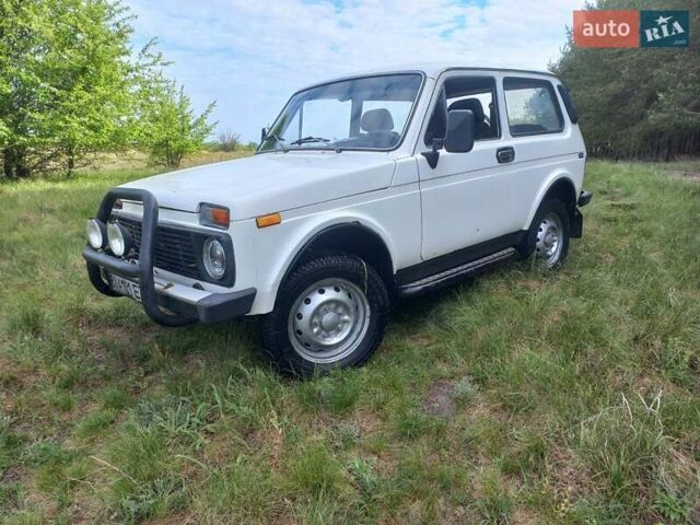 Белый ВАЗ 21213 Niva, объемом двигателя 1.6 л и пробегом 260 тыс. км за 2100 $, фото 1 на Automoto.ua