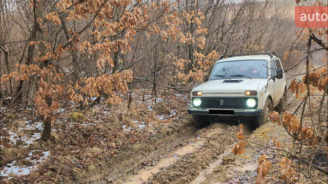 Белый ВАЗ 21213 Niva, объемом двигателя 1.7 л и пробегом 60 тыс. км за 2200 $, фото 1 на Automoto.ua