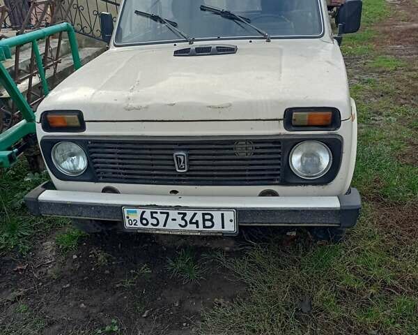 Белый ВАЗ 21213 Niva, объемом двигателя 1.7 л и пробегом 142 тыс. км за 1400 $, фото 1 на Automoto.ua