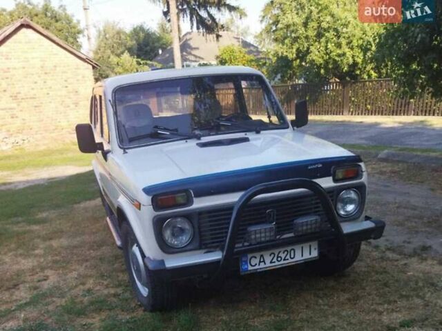 Белый ВАЗ 21213 Niva, объемом двигателя 1.7 л и пробегом 380 тыс. км за 3000 $, фото 1 на Automoto.ua
