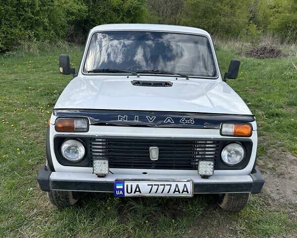 Білий ВАЗ 21213 Niva, об'ємом двигуна 1.7 л та пробігом 280 тис. км за 2399 $, фото 1 на Automoto.ua