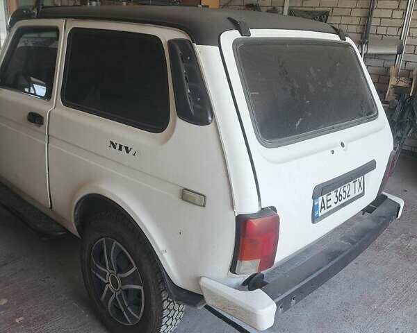 Білий ВАЗ 21213 Niva, об'ємом двигуна 1.7 л та пробігом 97 тис. км за 2000 $, фото 1 на Automoto.ua